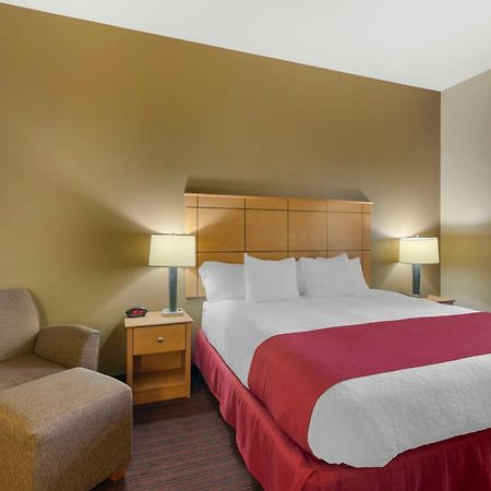 Best Western Golden Prairie Inn And Suites Sidney Εξωτερικό φωτογραφία