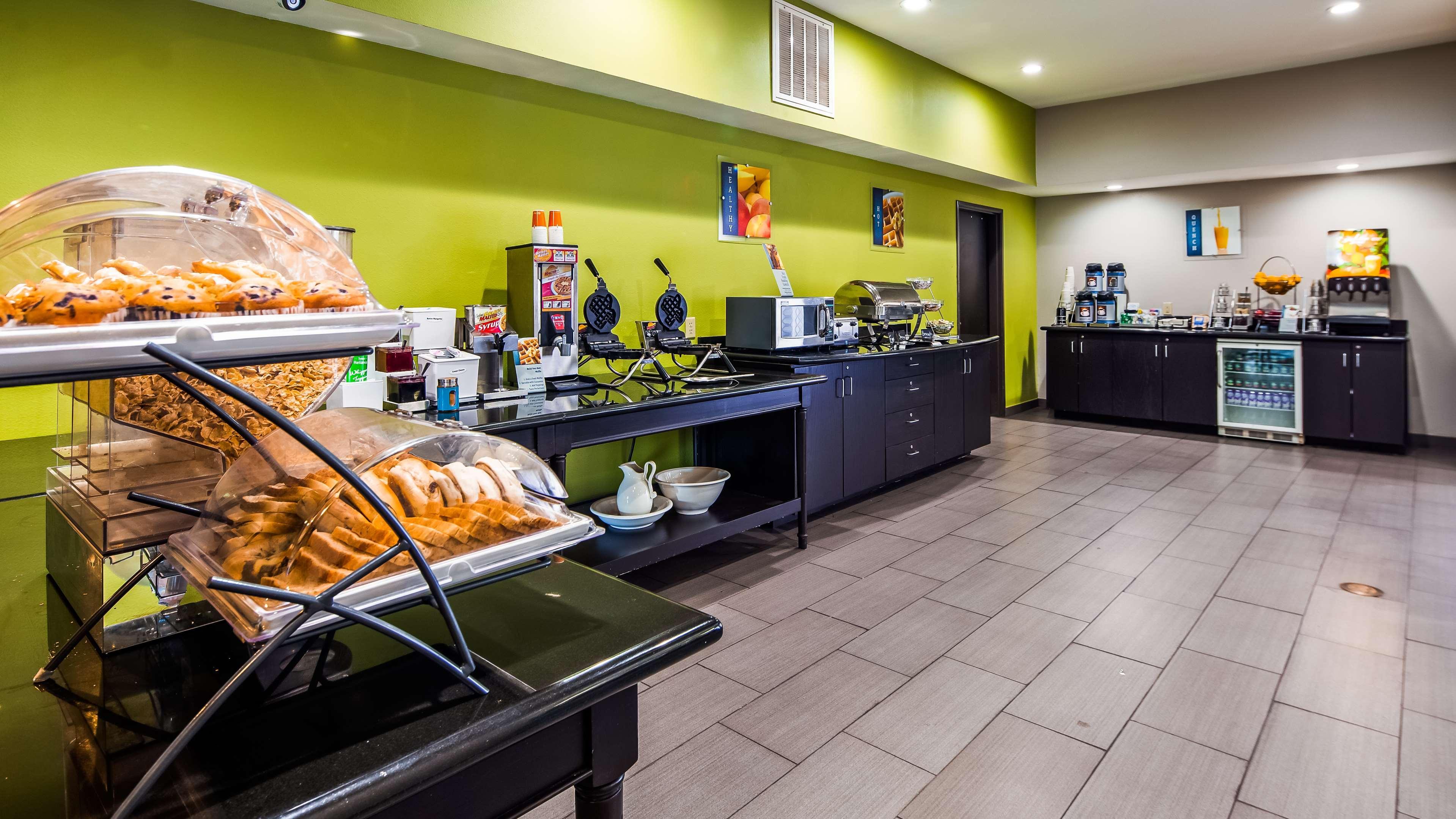 Best Western Golden Prairie Inn And Suites Sidney Εξωτερικό φωτογραφία