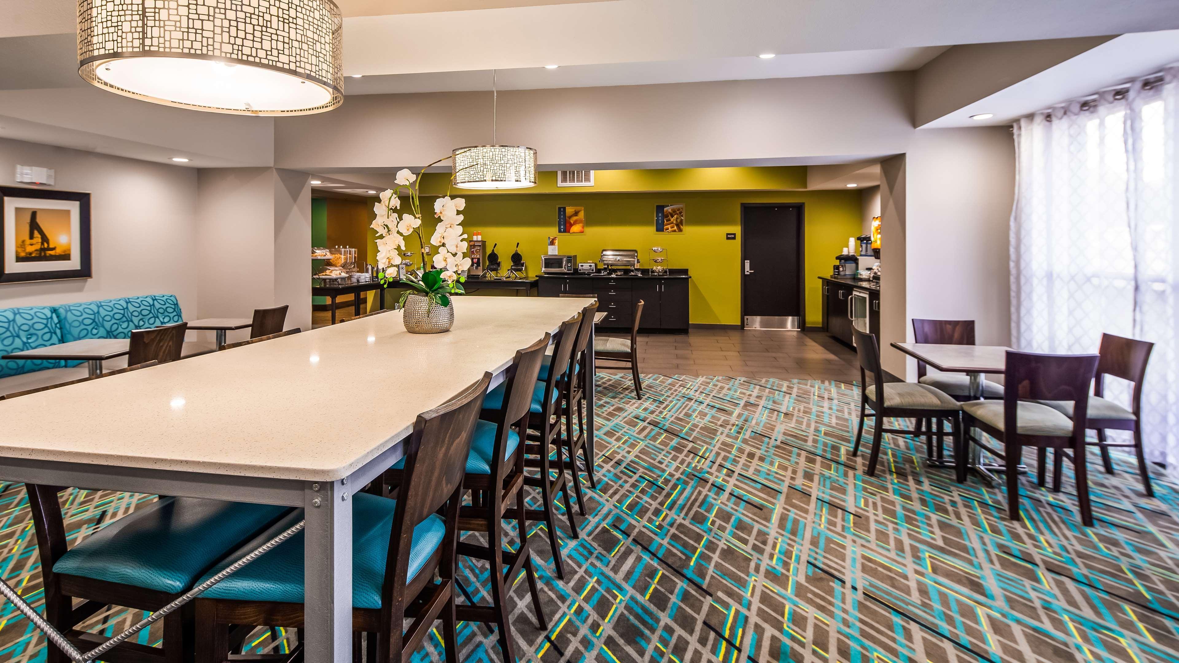 Best Western Golden Prairie Inn And Suites Sidney Εξωτερικό φωτογραφία