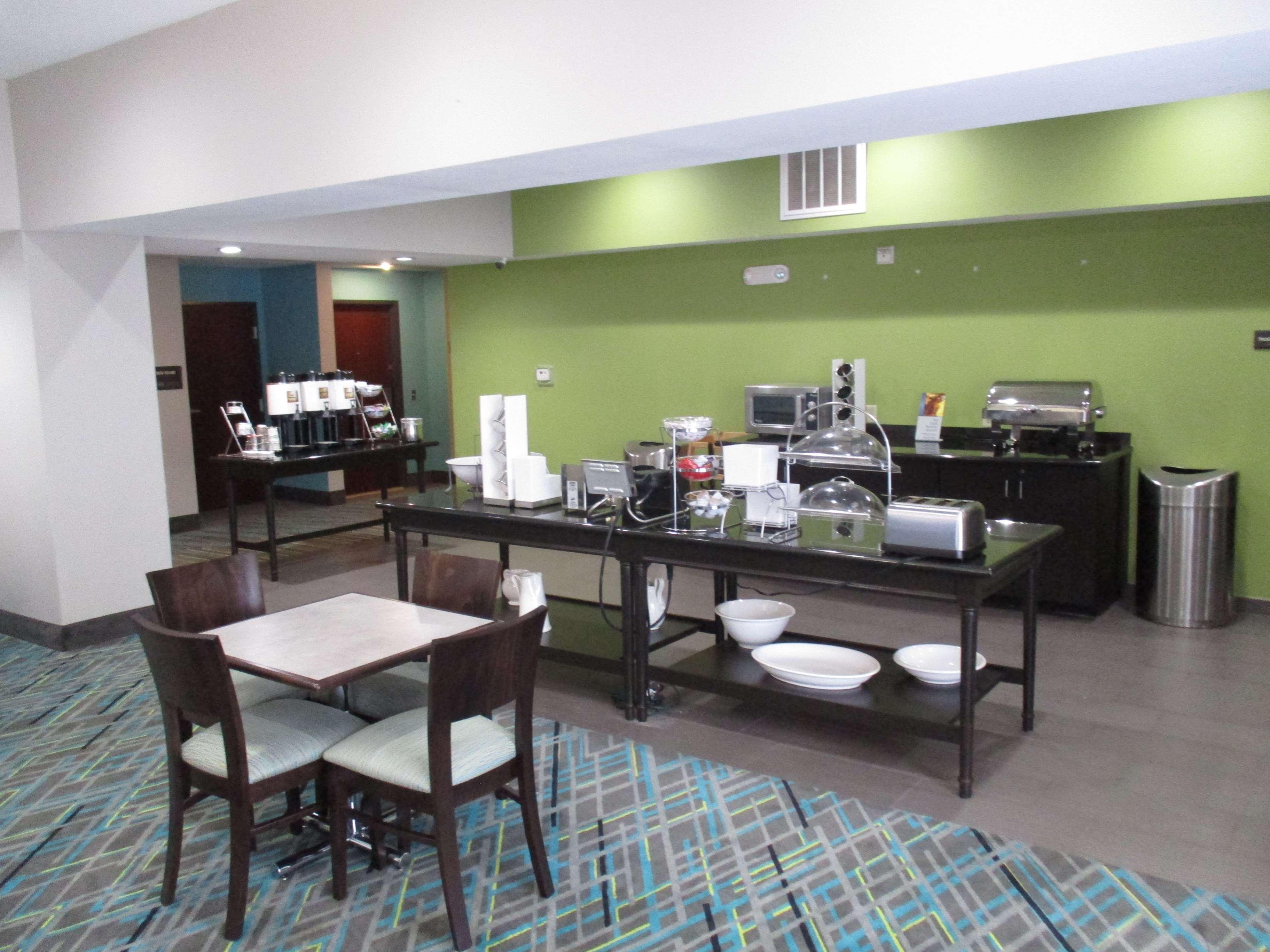 Best Western Golden Prairie Inn And Suites Sidney Εξωτερικό φωτογραφία
