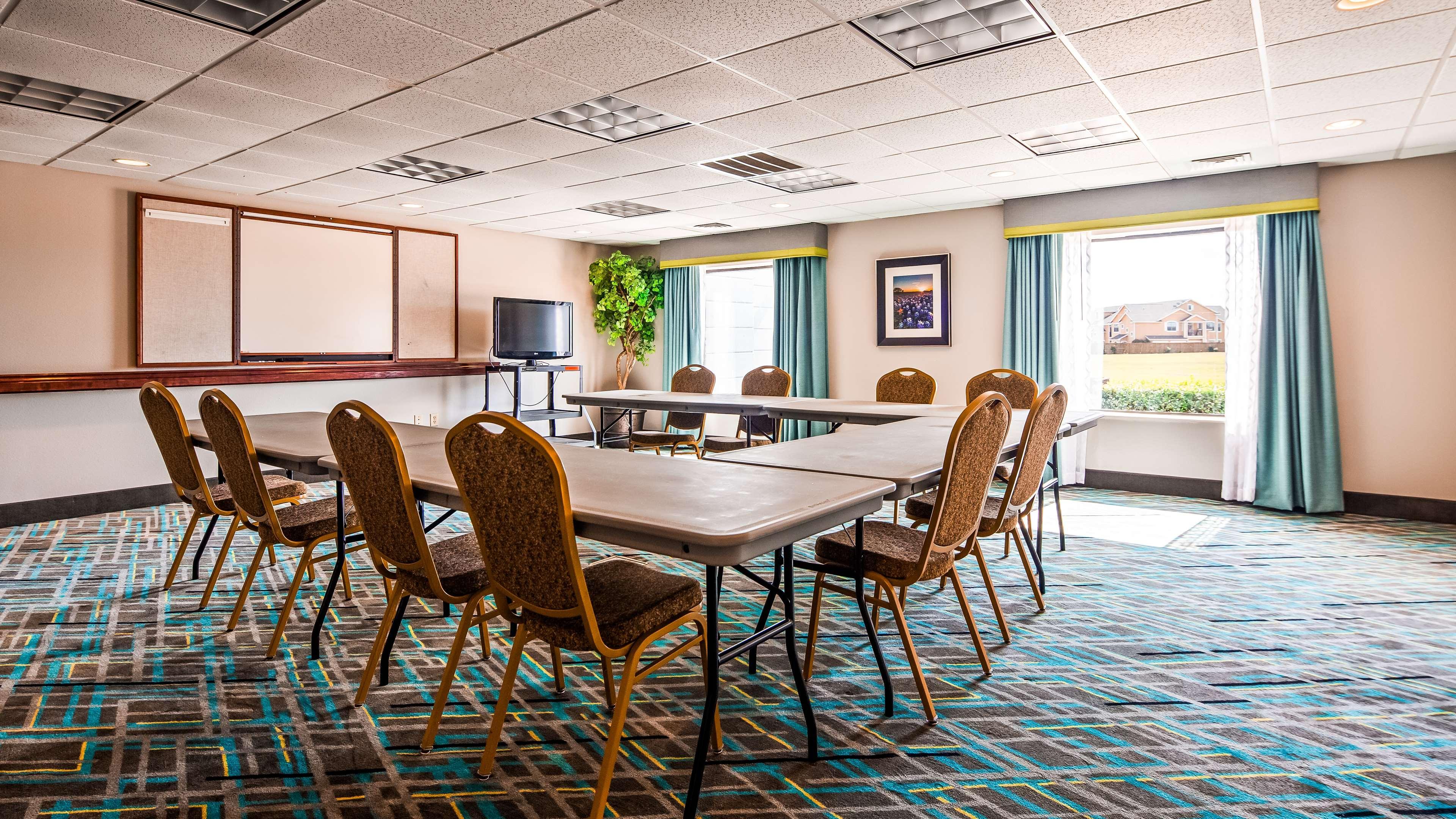 Best Western Golden Prairie Inn And Suites Sidney Εξωτερικό φωτογραφία