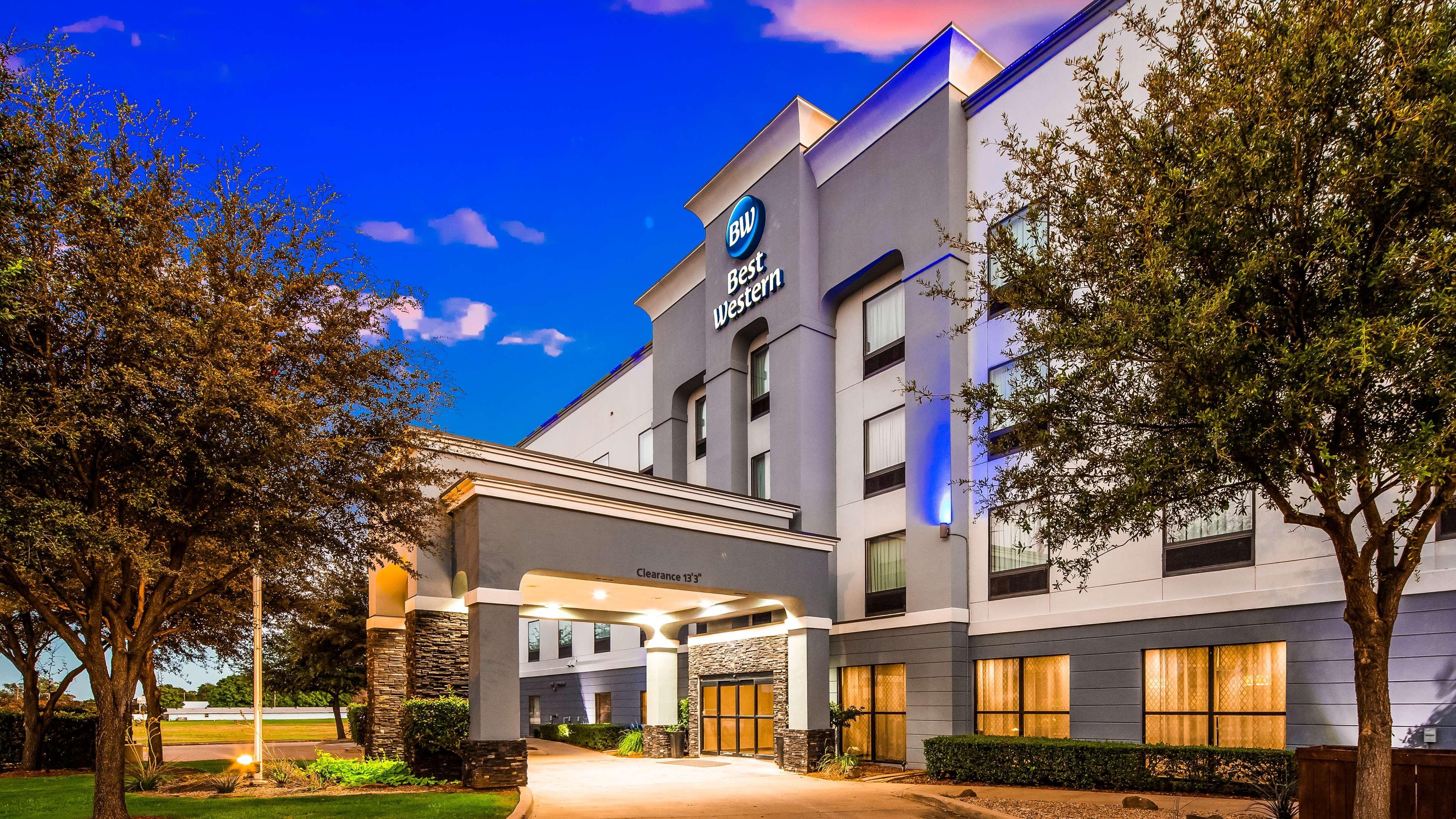 Best Western Golden Prairie Inn And Suites Sidney Εξωτερικό φωτογραφία