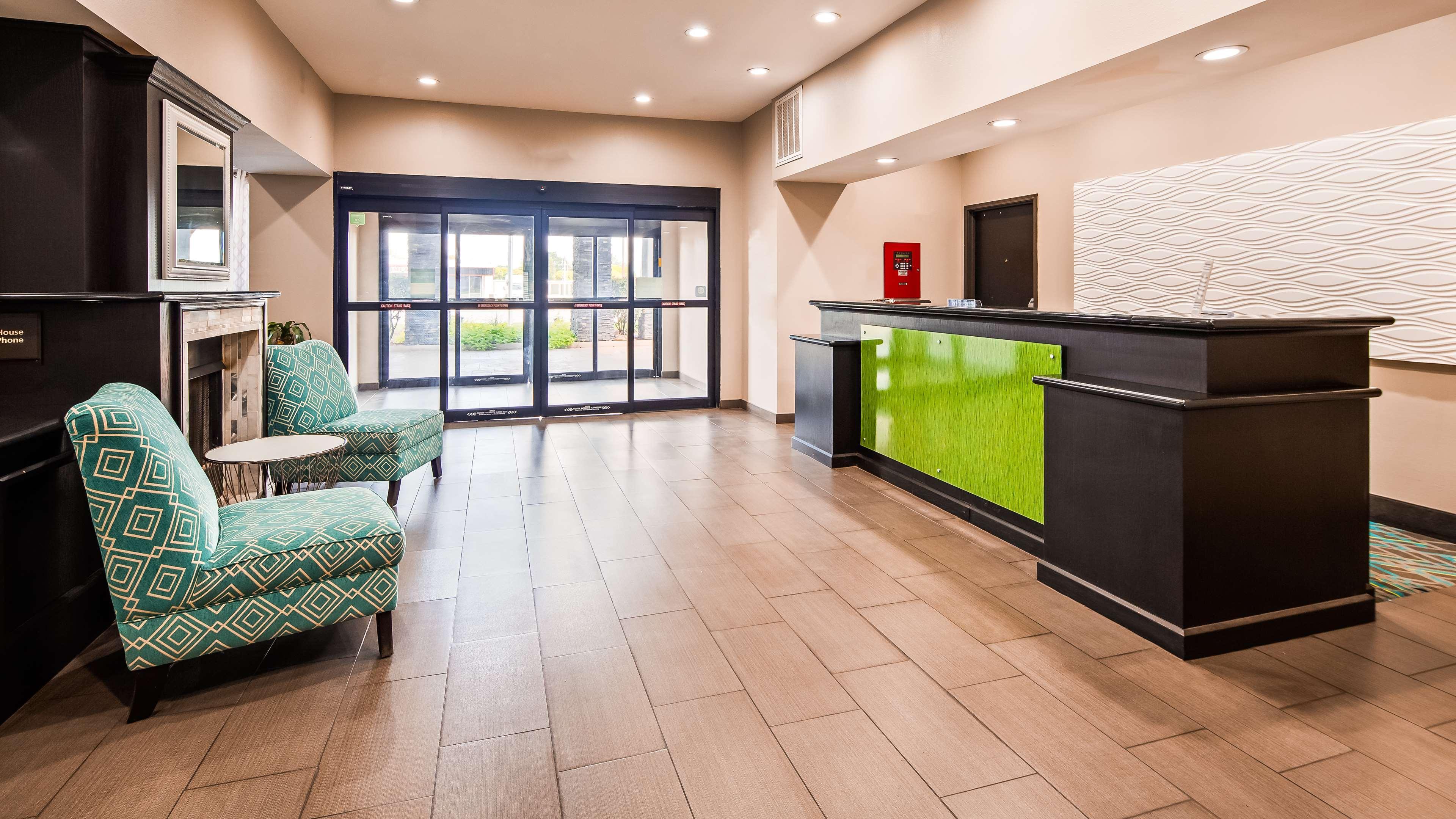 Best Western Golden Prairie Inn And Suites Sidney Εξωτερικό φωτογραφία