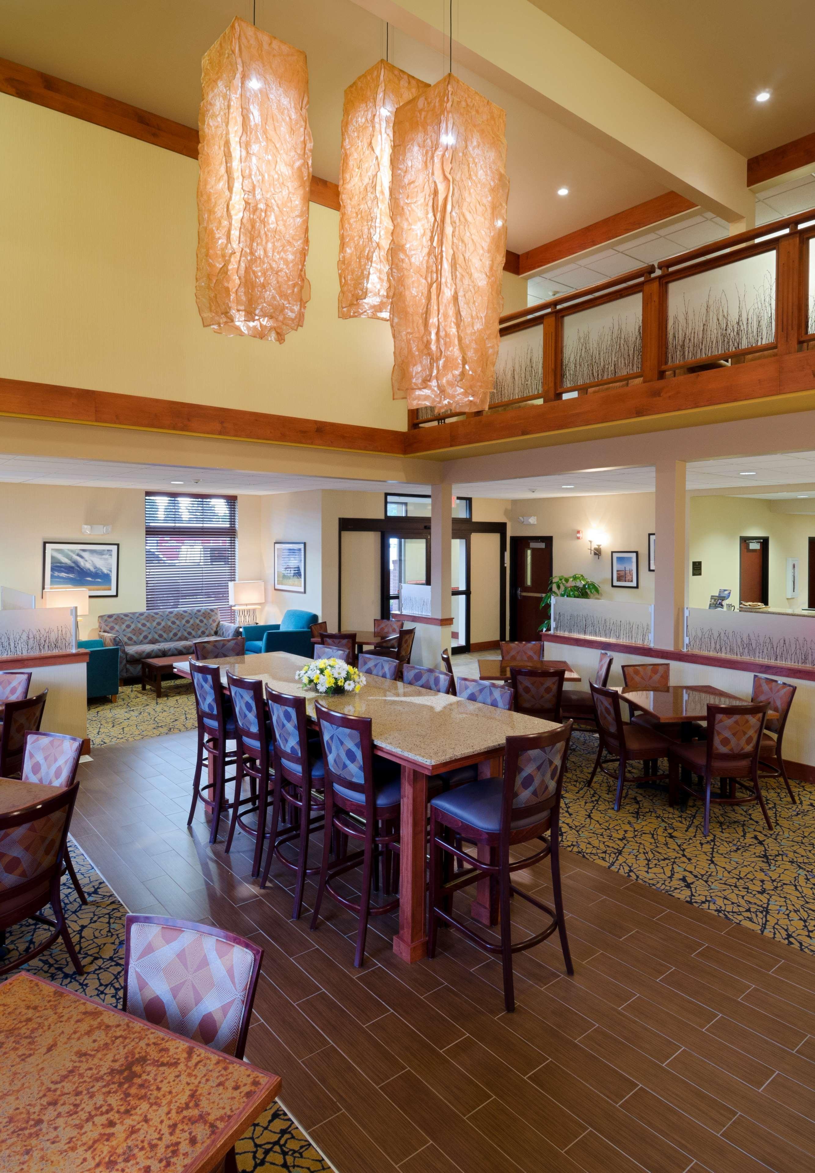 Best Western Golden Prairie Inn And Suites Sidney Εξωτερικό φωτογραφία