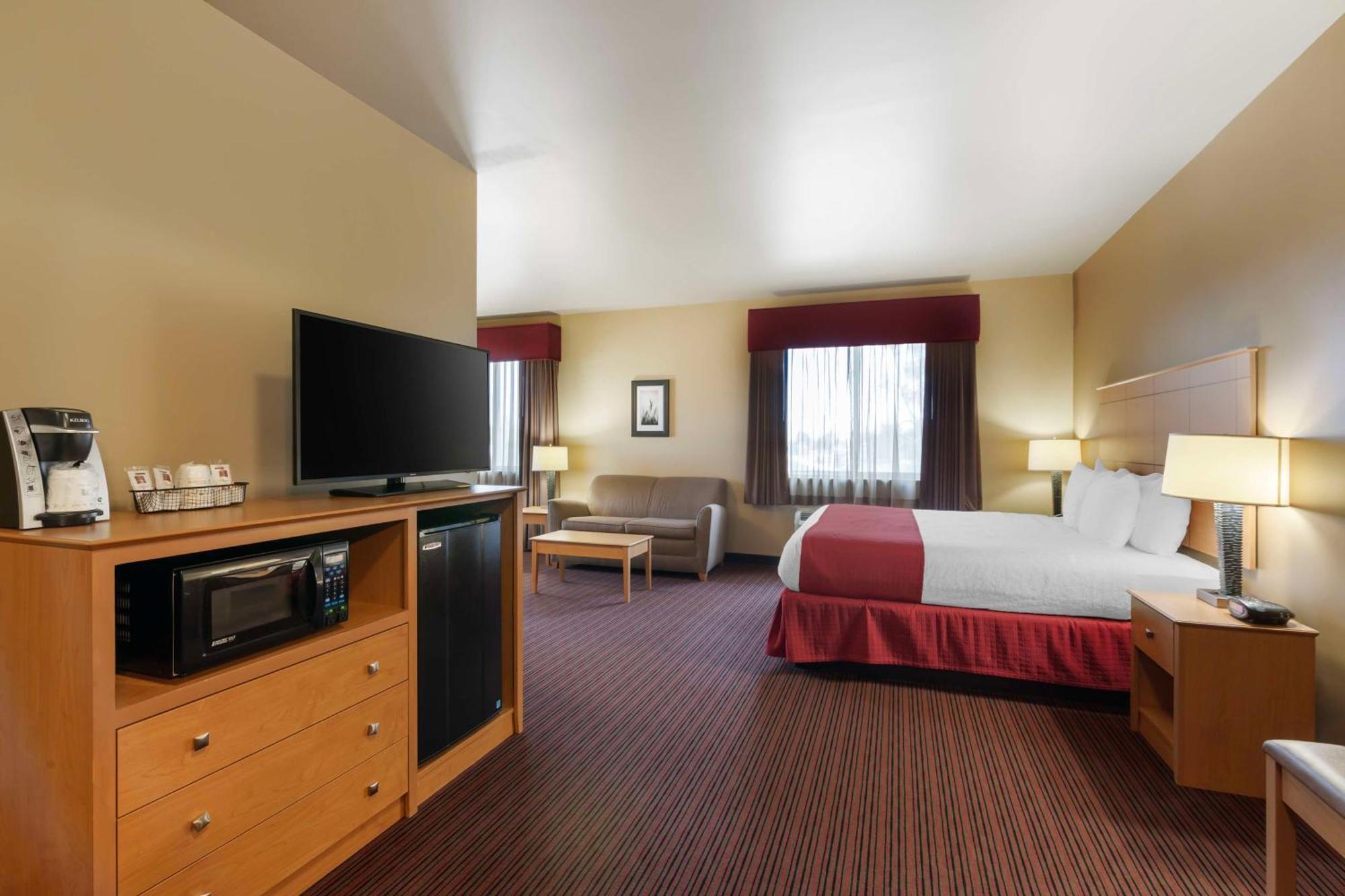 Best Western Golden Prairie Inn And Suites Sidney Εξωτερικό φωτογραφία