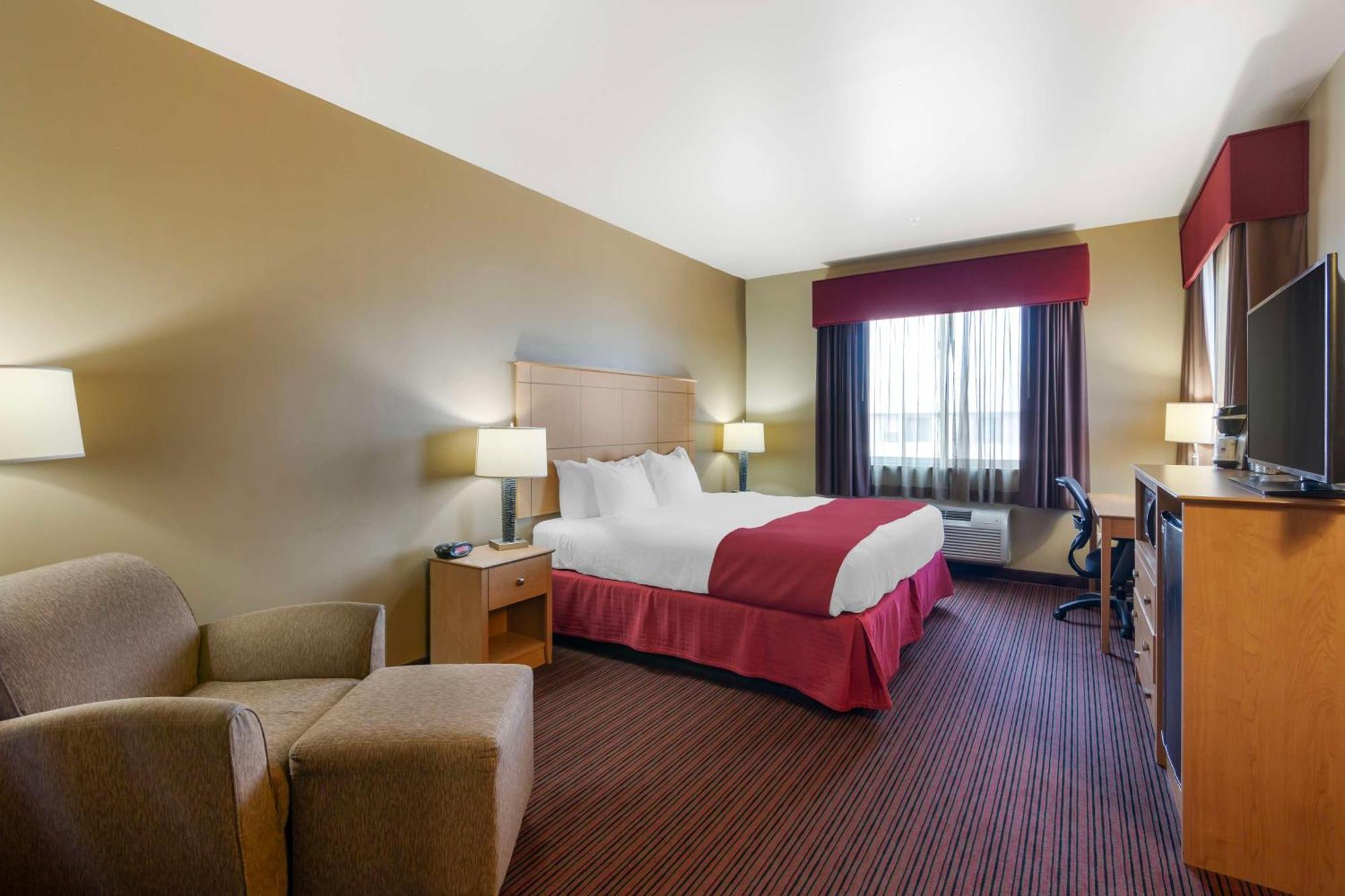Best Western Golden Prairie Inn And Suites Sidney Εξωτερικό φωτογραφία