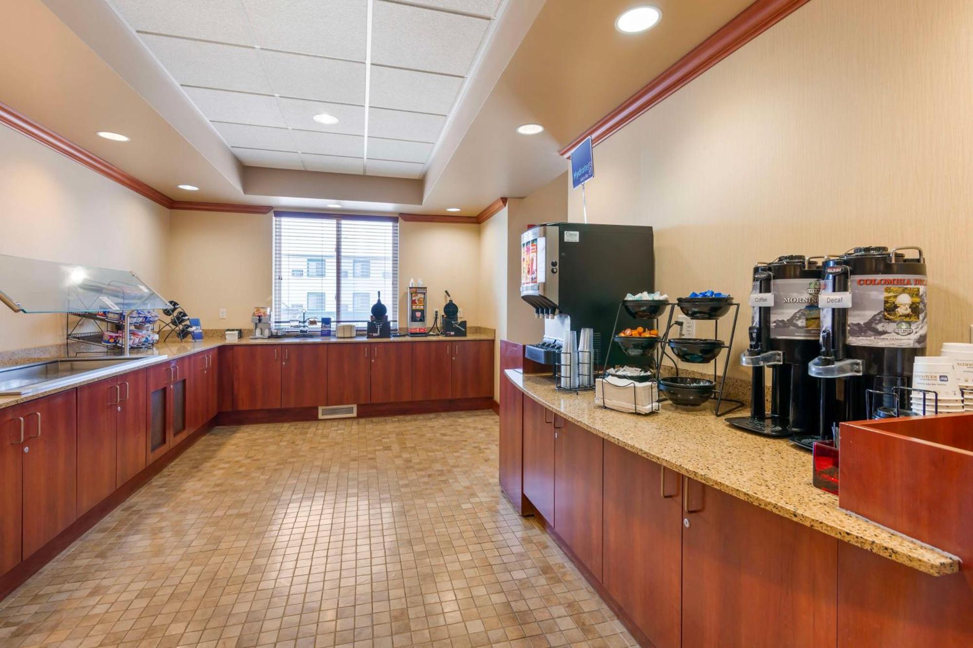 Best Western Golden Prairie Inn And Suites Sidney Εξωτερικό φωτογραφία