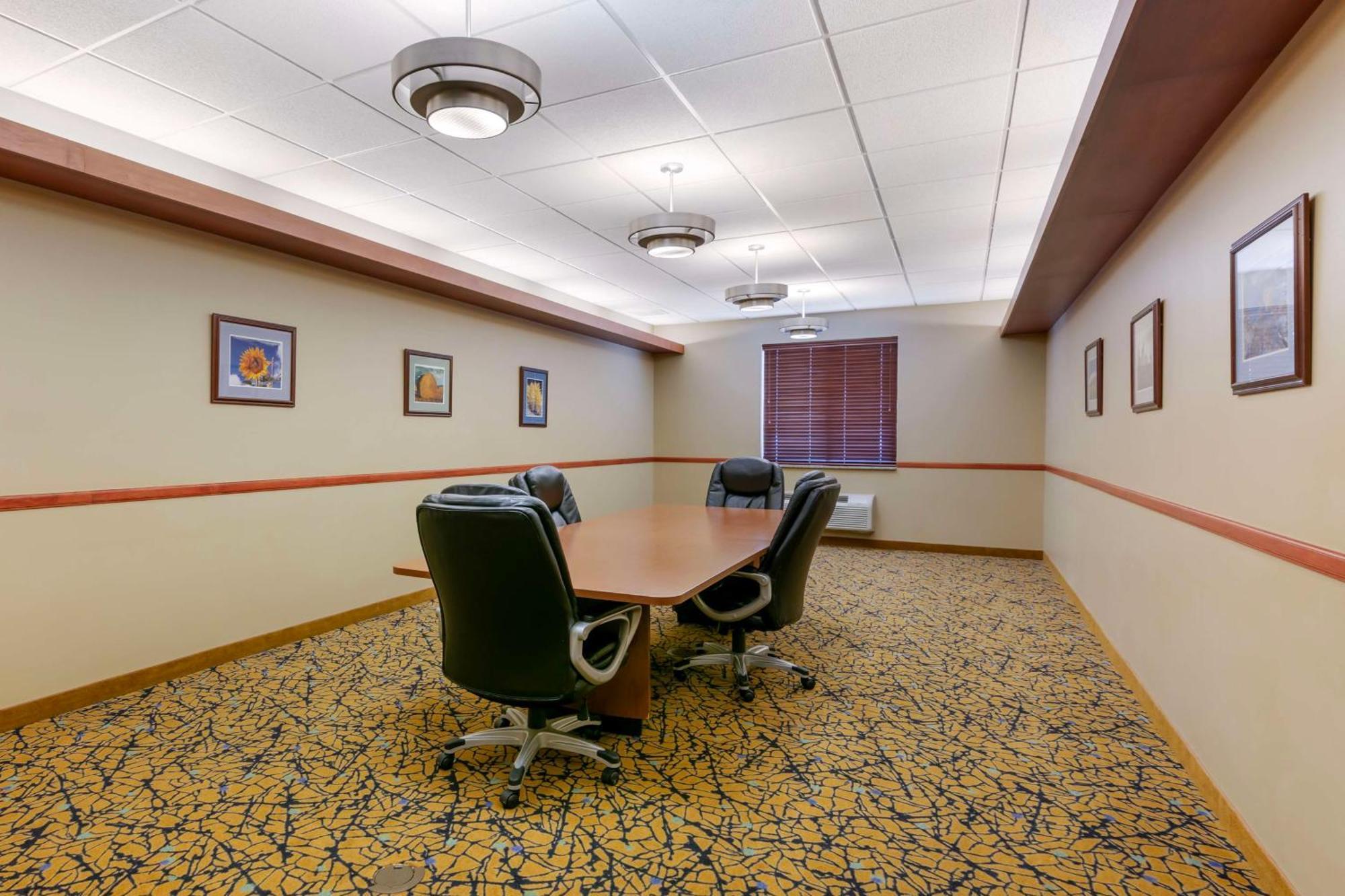 Best Western Golden Prairie Inn And Suites Sidney Εξωτερικό φωτογραφία